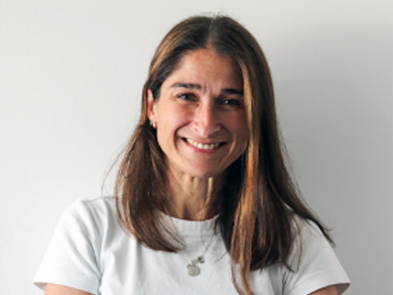 Fotografía de retrato de Mireya Alcaide, Junior Marketing Campaign Manager
